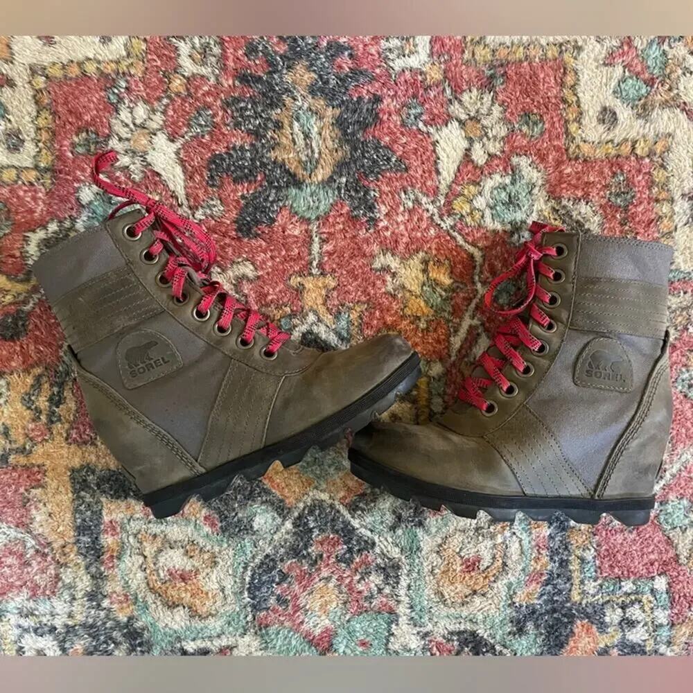 Sorel Women’s 7.5 Lexie Grey Taupe Pink Lace Up Wedge Boots Quarry NL3046-052